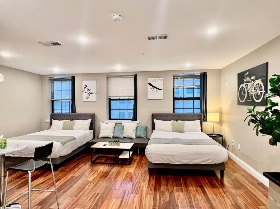 406 Urban lifestyle double queen Bed central city image