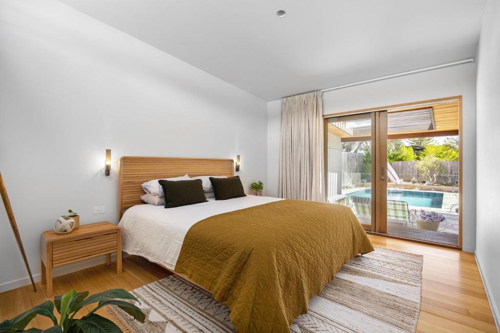Ivy Tyrone -Gas heated Pool Stunning renovation photo 2
