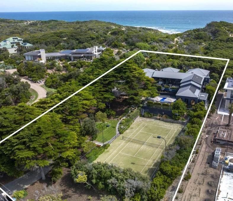 Ohana Luxury Retreat-beach access heated pool