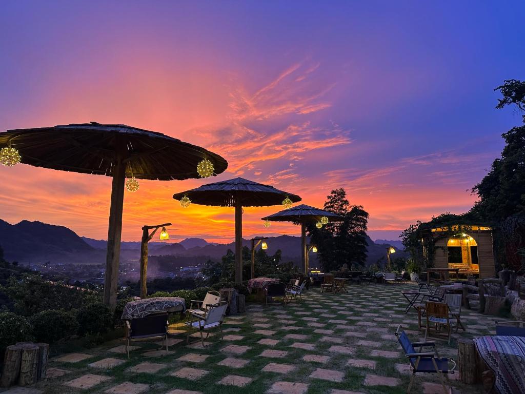 Green farm home & coffee