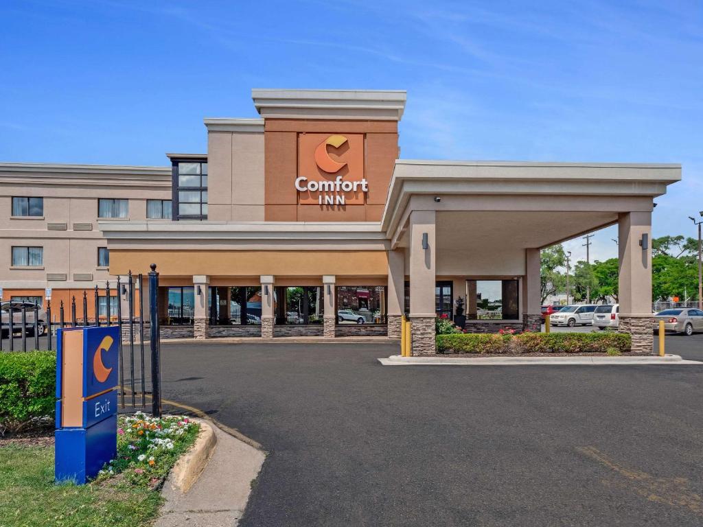Comfort Inn Downtown image