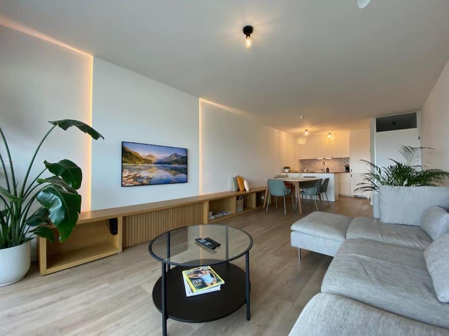 Lichtrijk vakantie-appartement met zeezicht photo 1