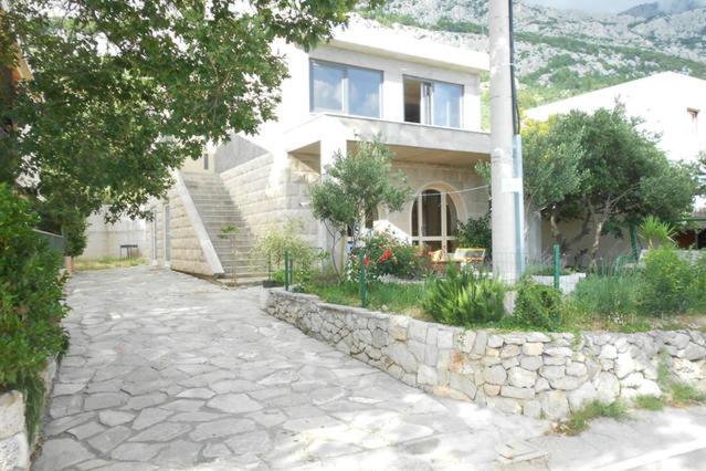 Holiday Home with free parking by the beach photo 1