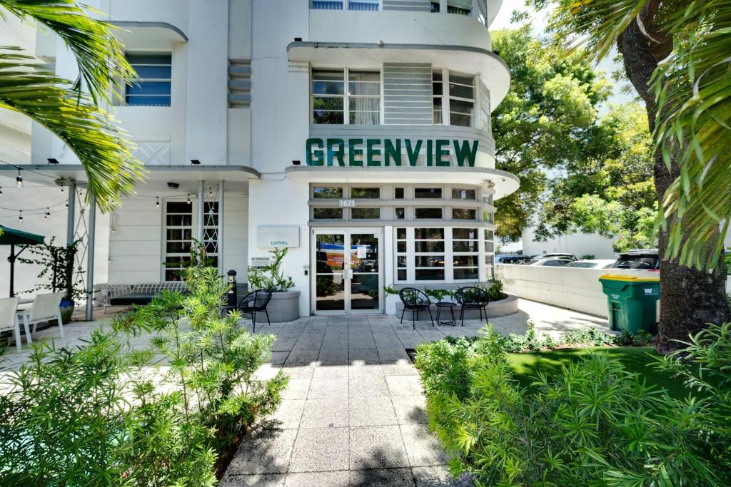 Greenview Hotel by Lowkl - Tap to explore photos