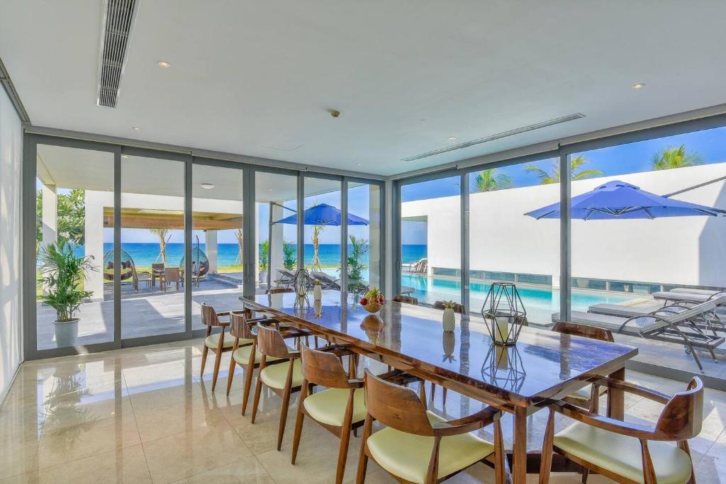 The Oceanfront Villas Da Nang Managed By Abogo