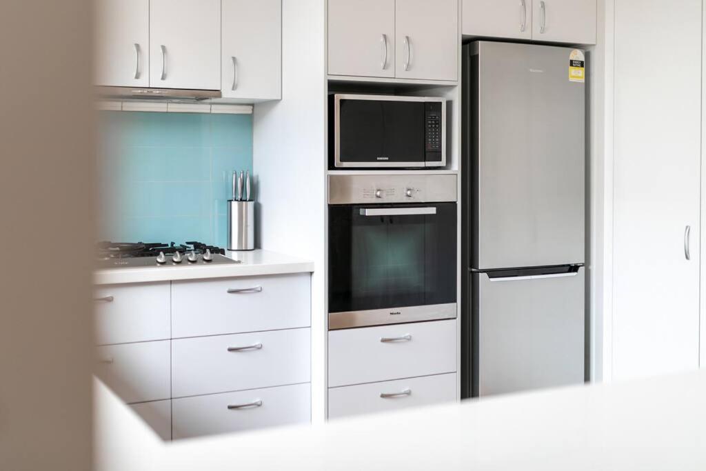 BEST location! Sleep 7 Pet Friendly Spacious photo 2