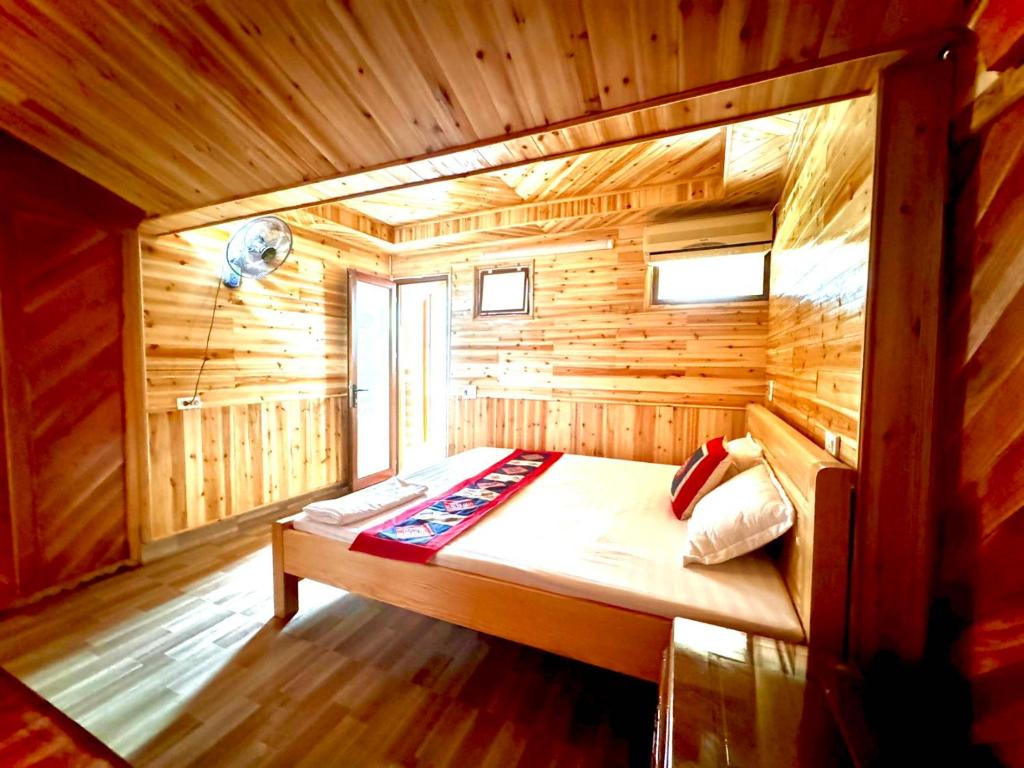 Nhà sàn Mây Trắng - Nhà sàn mới dựng còn thơm mùi gỗ