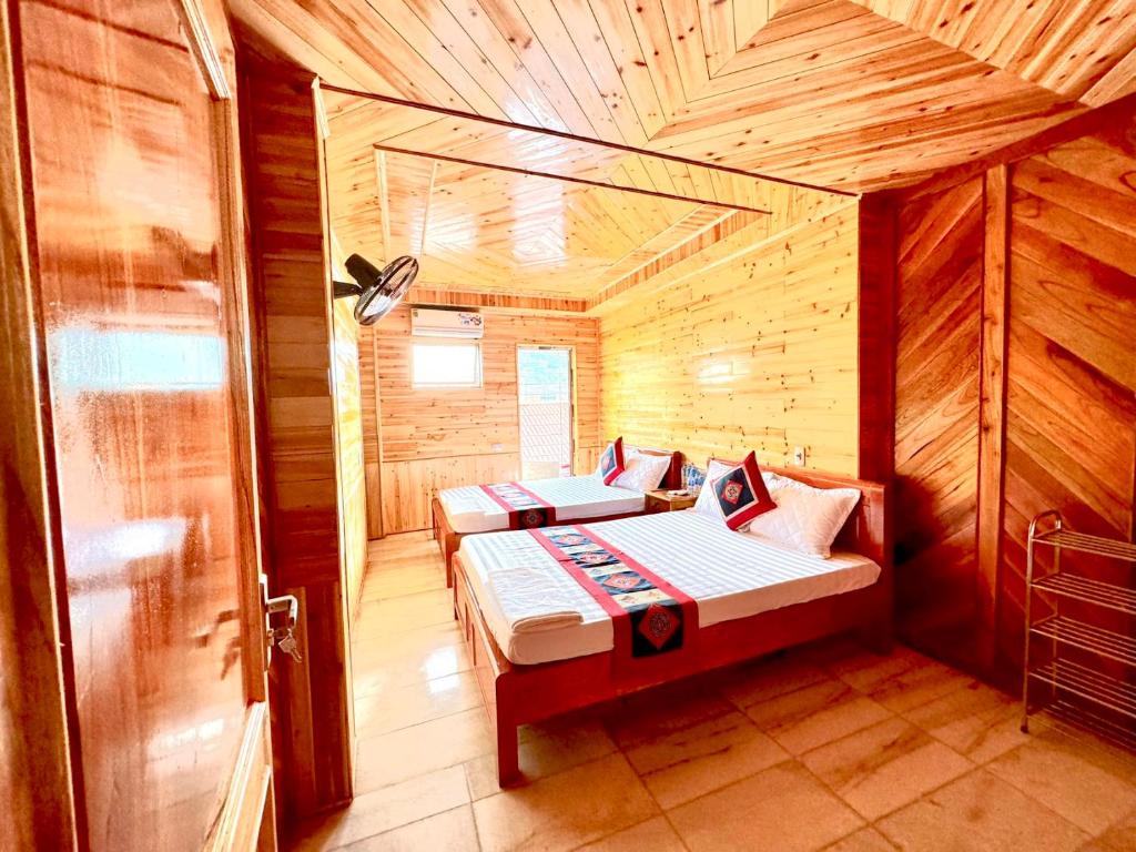 Nhà sàn Mây Trắng - Nhà sàn mới dựng còn thơm mùi gỗ