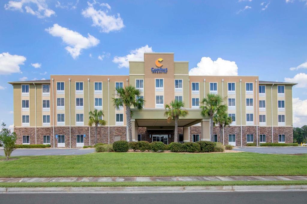 Comfort Inn & Suites image