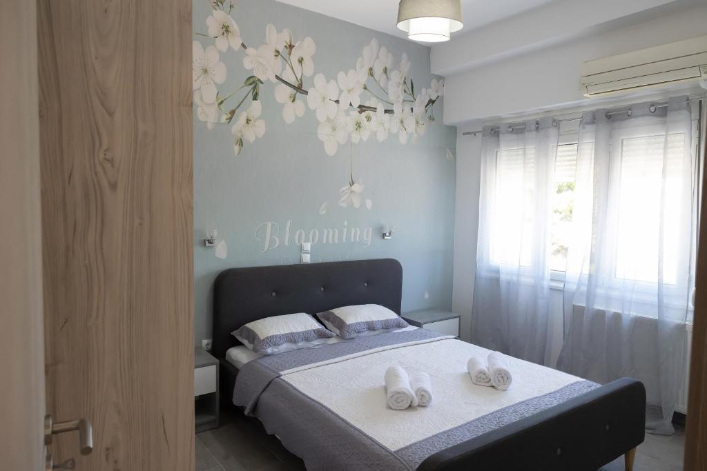 The Pines apartment, Attica