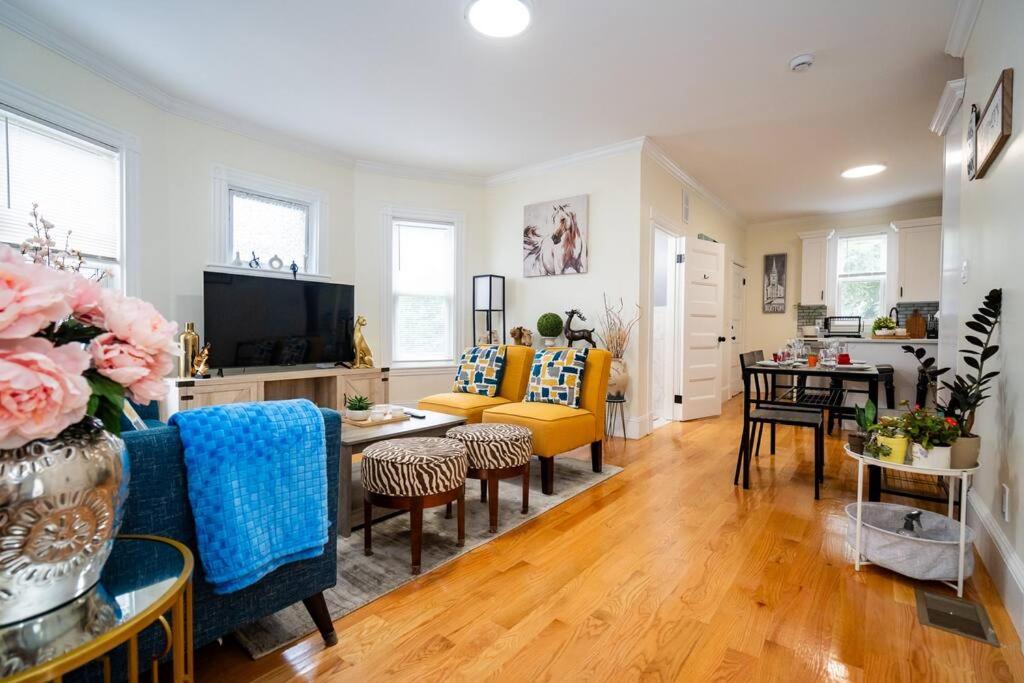 14b-Newly Renovated, Uniquely decorated Apartment image