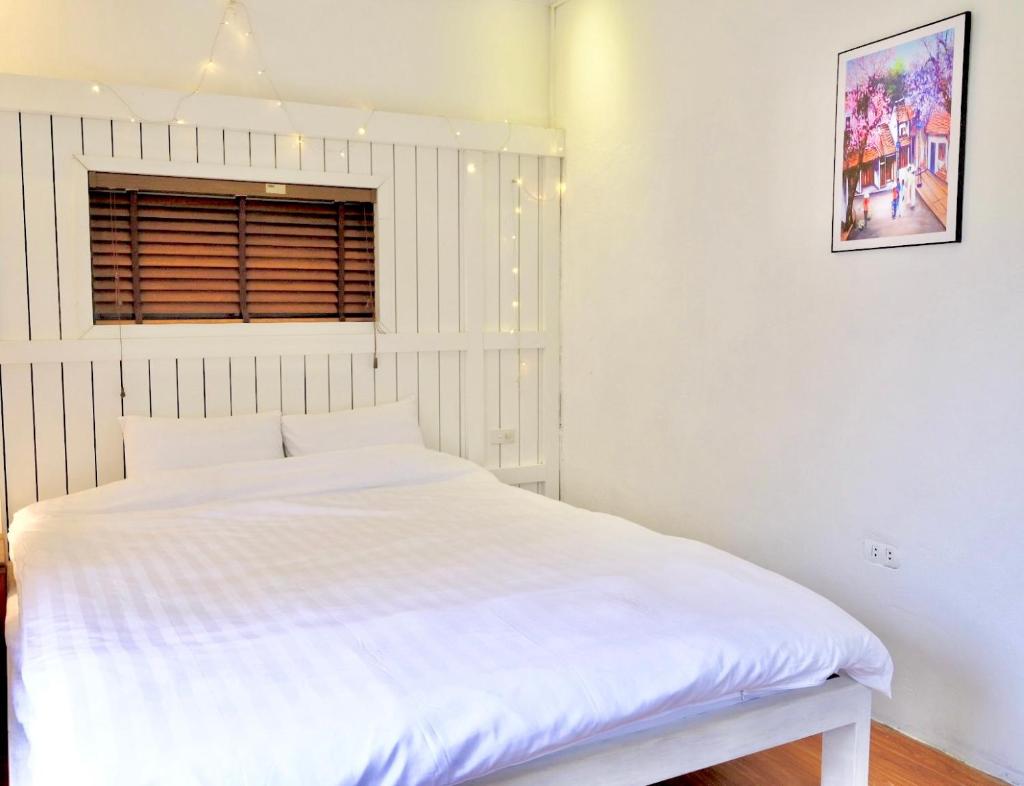 Louis Home 3 Bedroom Balcony