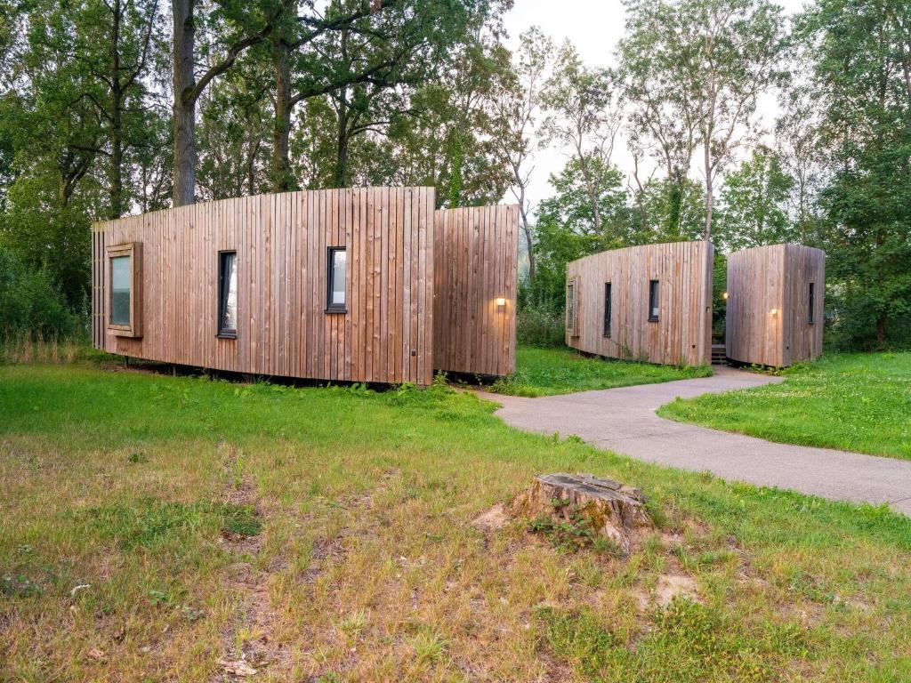 Exclusive lodge with garden view by Belvilla