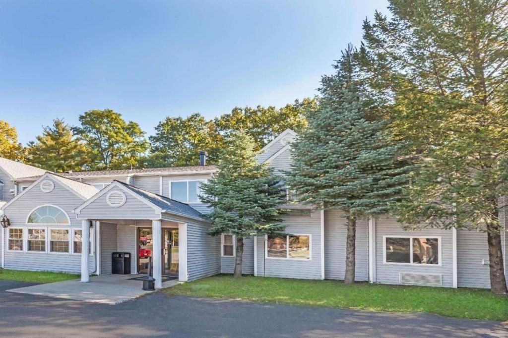 Super 8 by Wyndham Schenectady/Albany Area image
