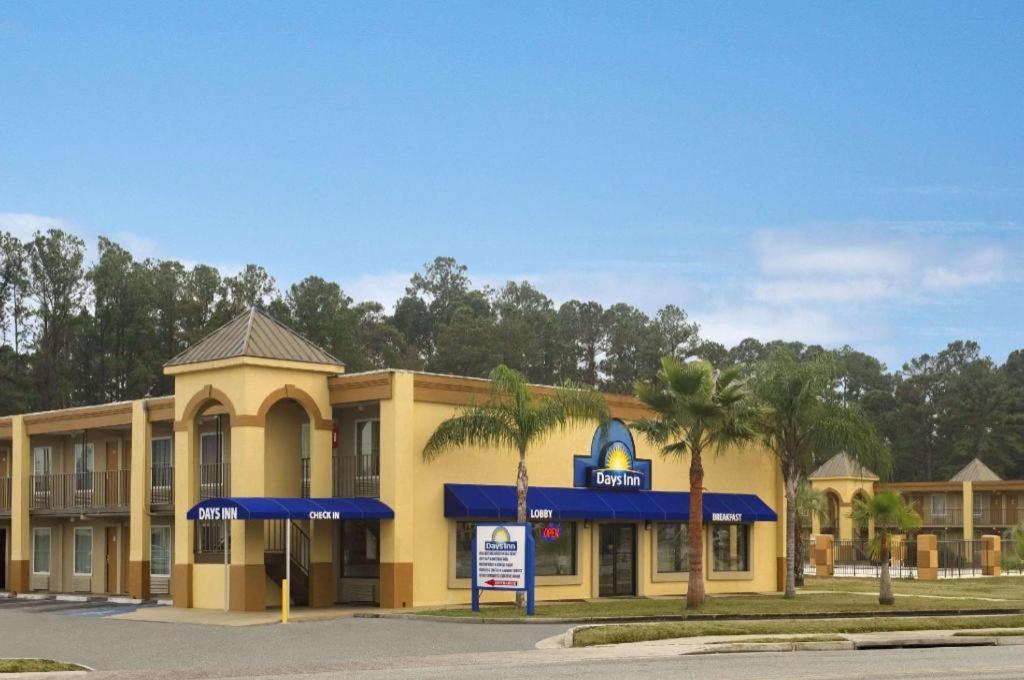Days Inn by Wyndham Brunswick/St. Simons Area image