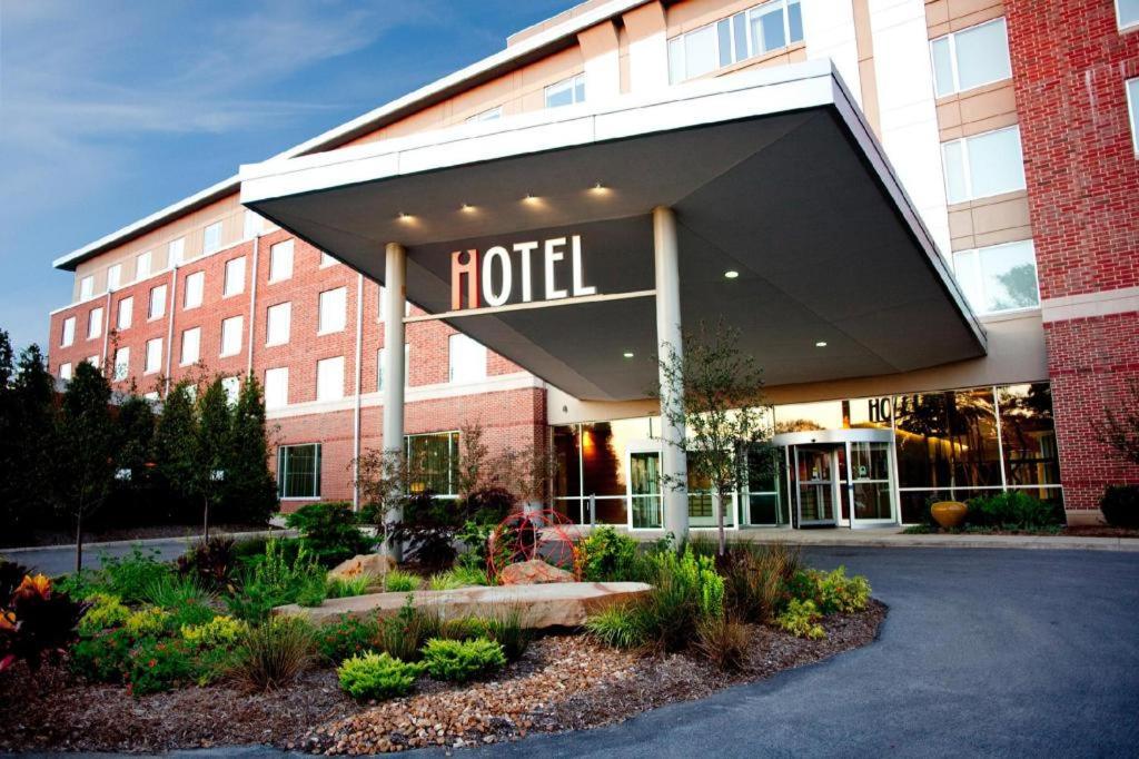 I Hotel And Illinois Conference Center image