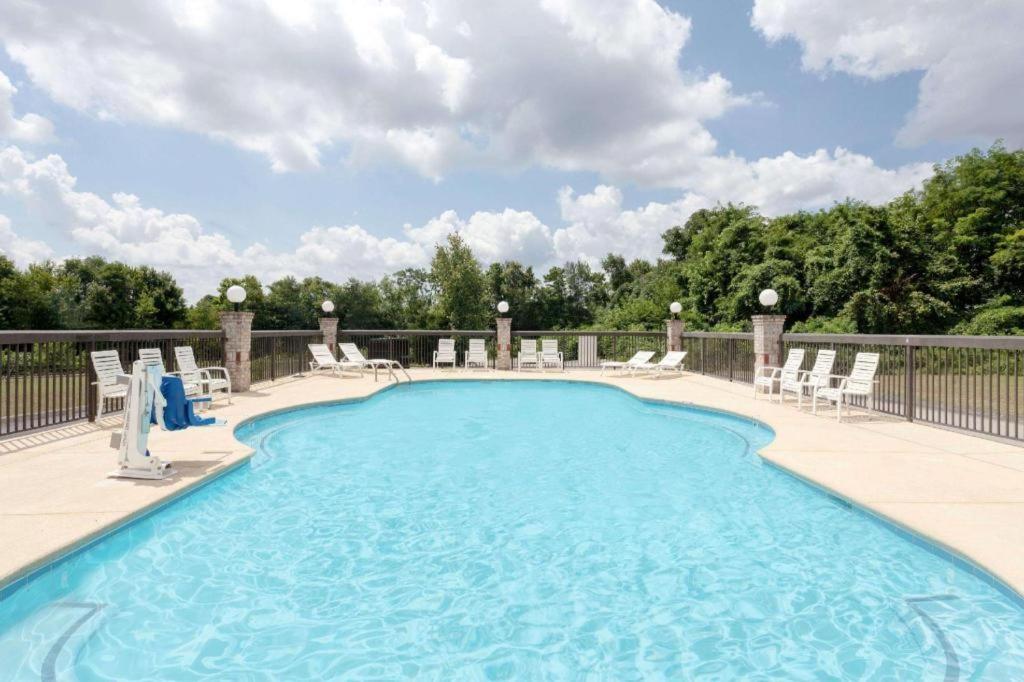 Days Inn by Wyndham Morristown image