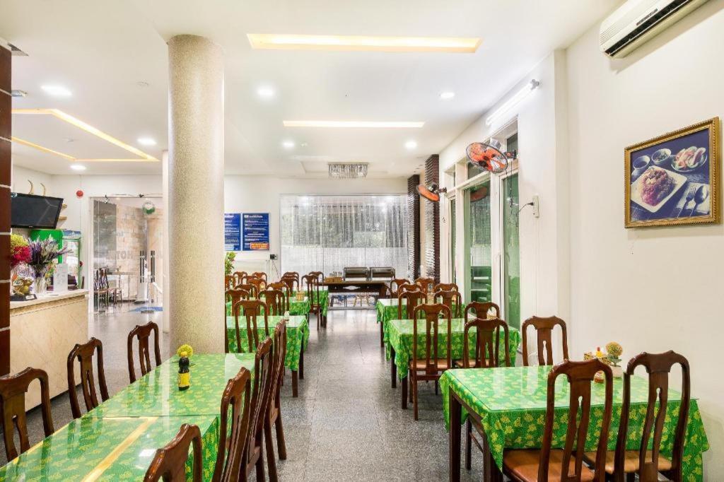 OYO 280 Mimosa Hotel Danang near Da Nang General Hospital