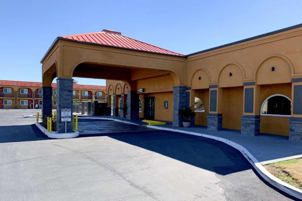 Quality Inn Redding near I-5 image