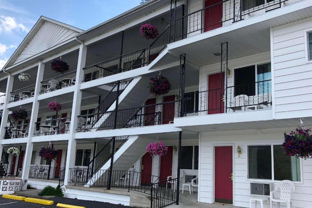 Baymont by Wyndham Lake George image