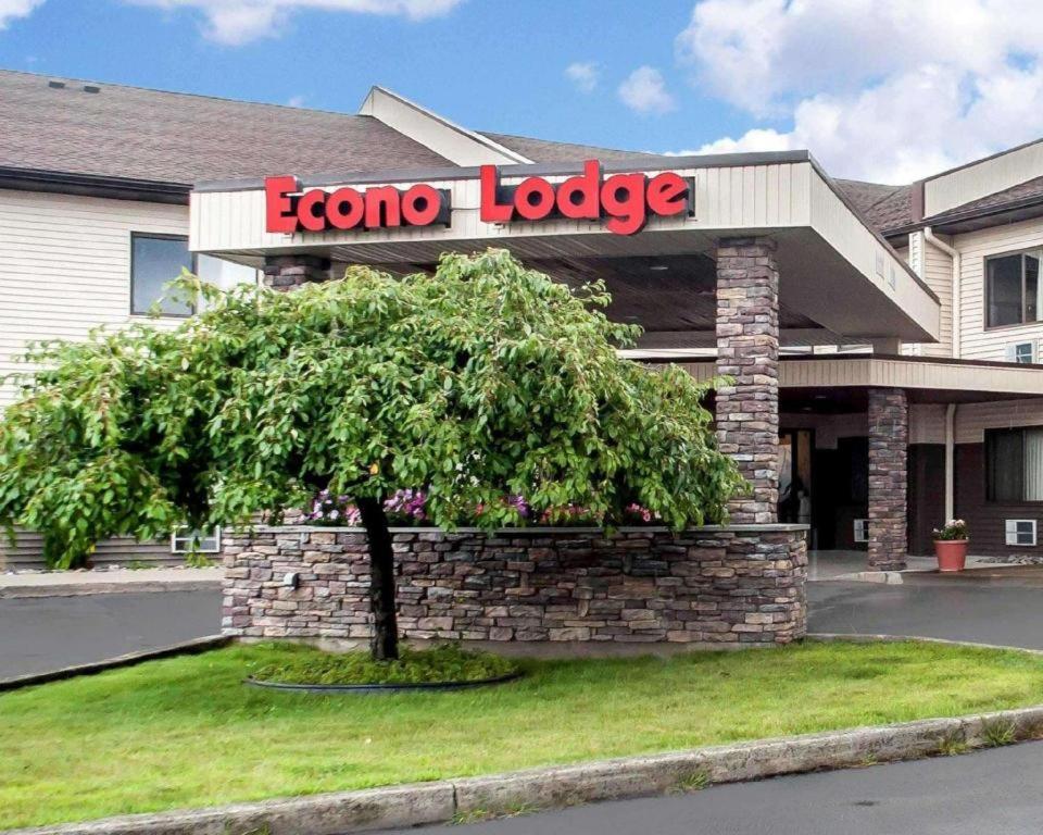 Econo Lodge image