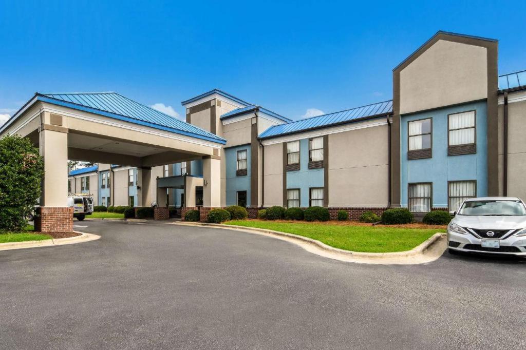 SureStay Plus Hotel by Best Western Tarboro image