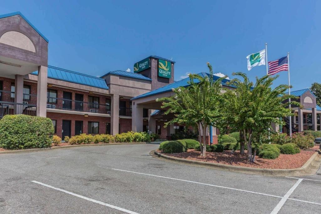 Quality Inn Calera I-65 exit 231 image