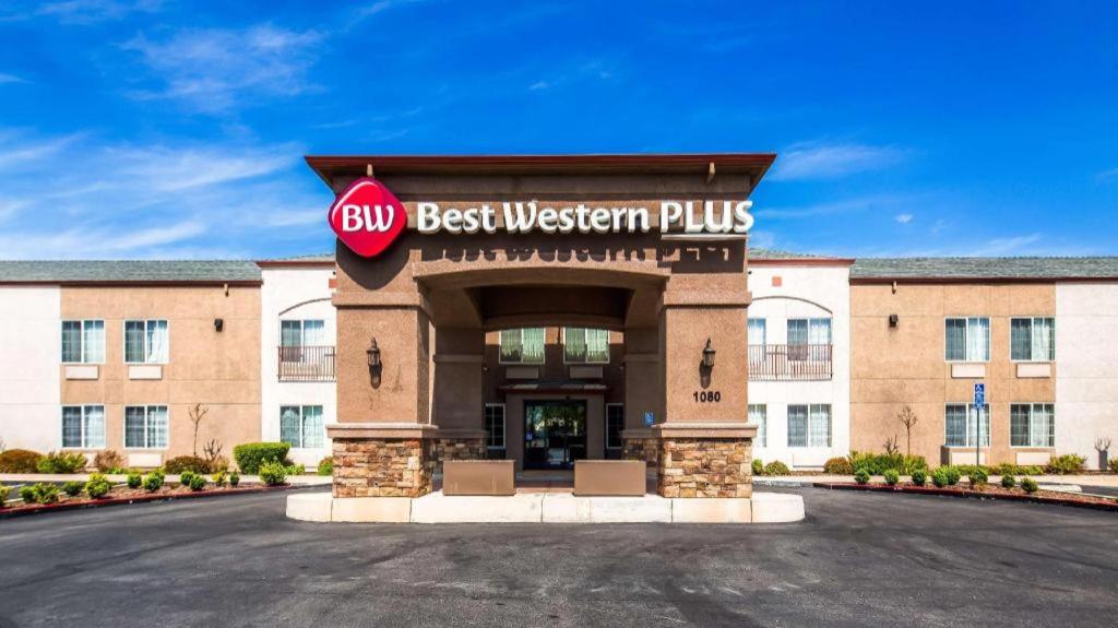 Best Western Plus Twin View Inn & Suites image