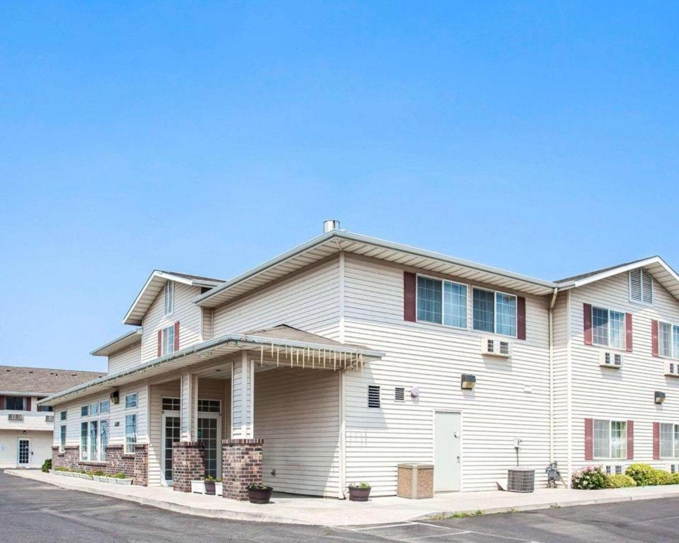 Rodeway Inn & Suites image
