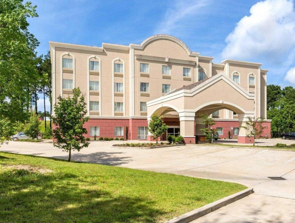 Comfort Suites Mandeville - Covington image