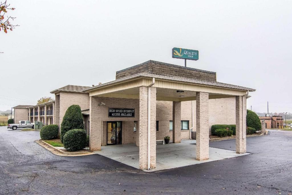 Quality Inn image