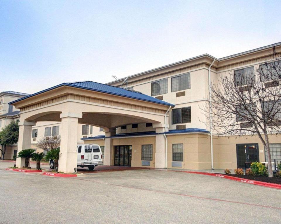 Quality Inn & Suites Airport image