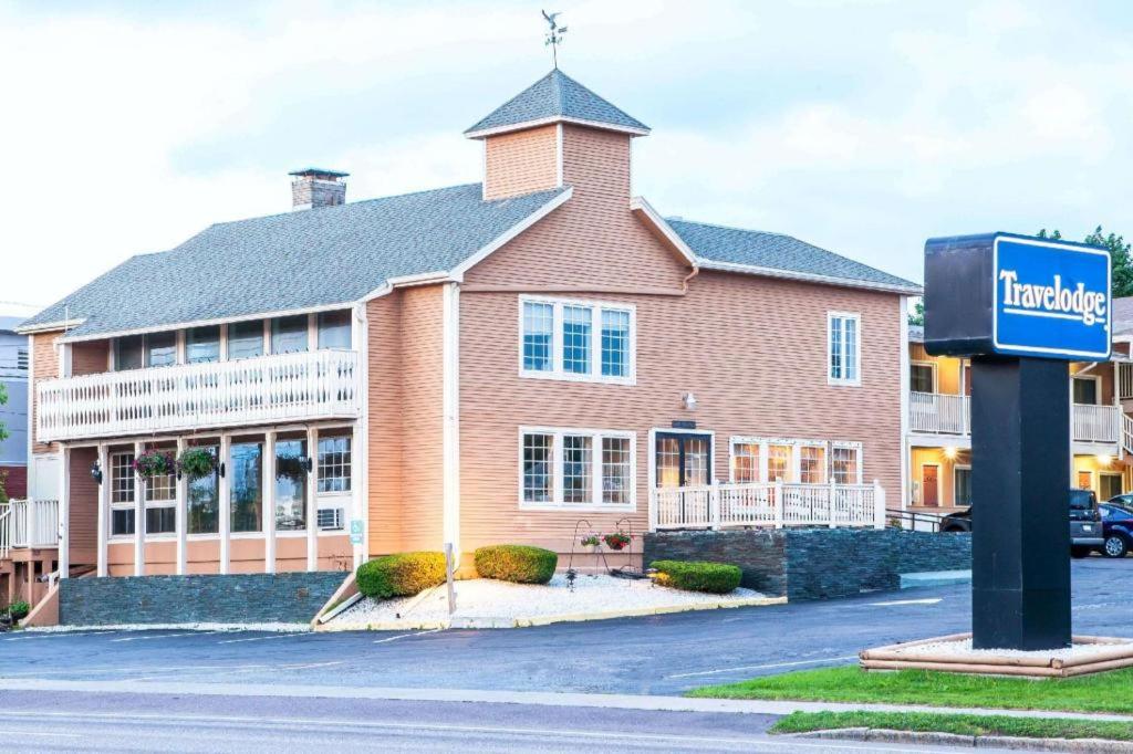 Travelodge by Wyndham South Burlington image