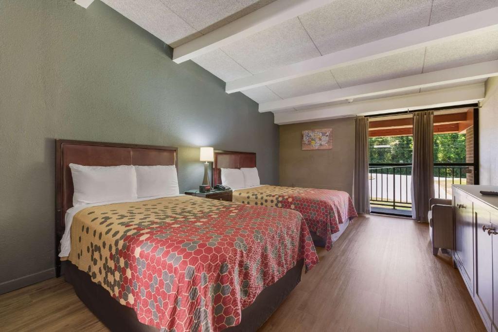 Econo Lodge image