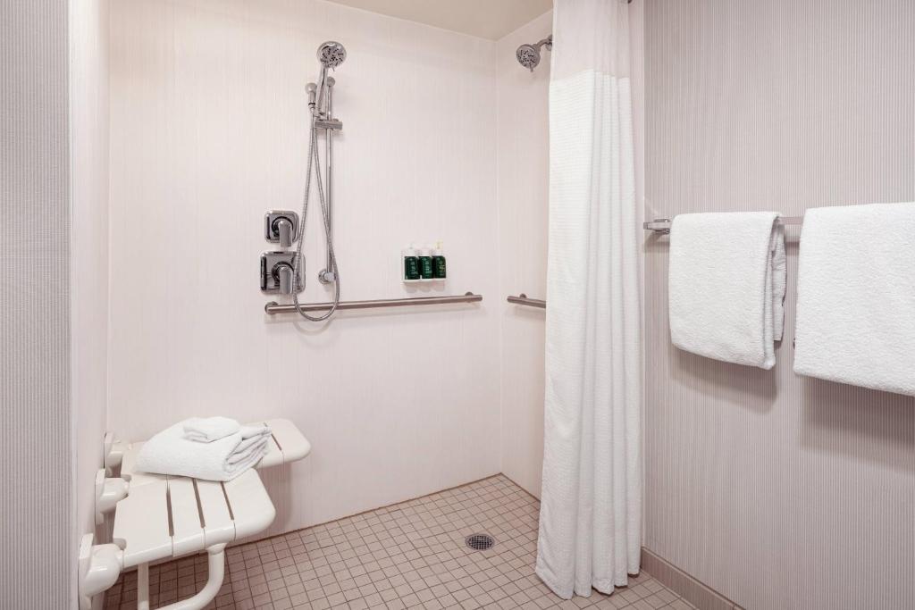 Courtyard by Marriott San Jose Cupertino - Tap to explore photos
