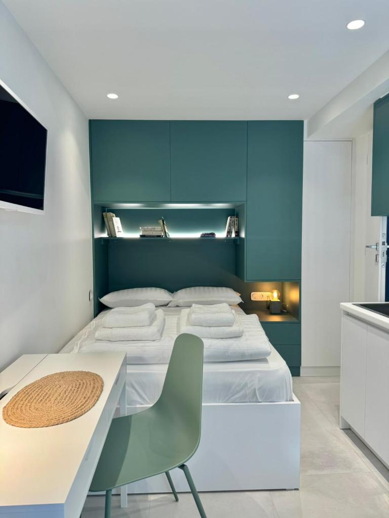 Microhome in Philopappos Hill, Athens
