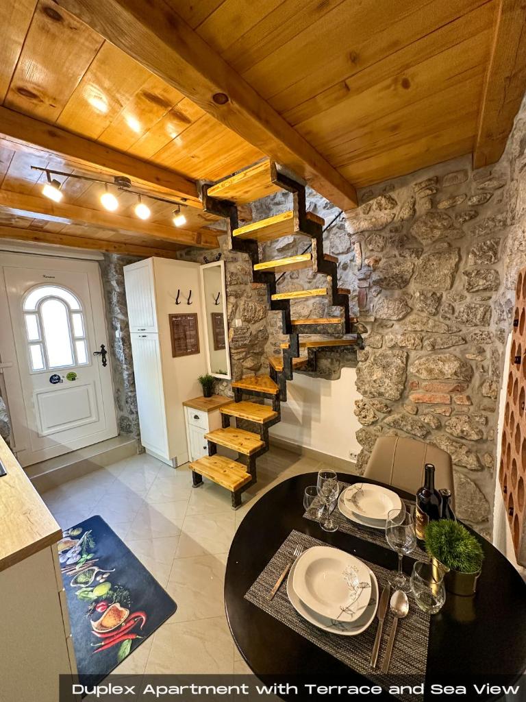 Villa Volos,with a roof terrace and sea view ,free private parking - Tap to explore photos