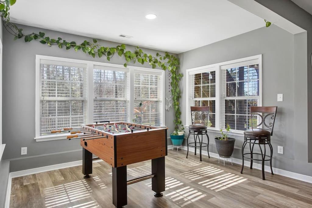 Tranquil Retreat Woodland Views and Peaceful Vibes! image