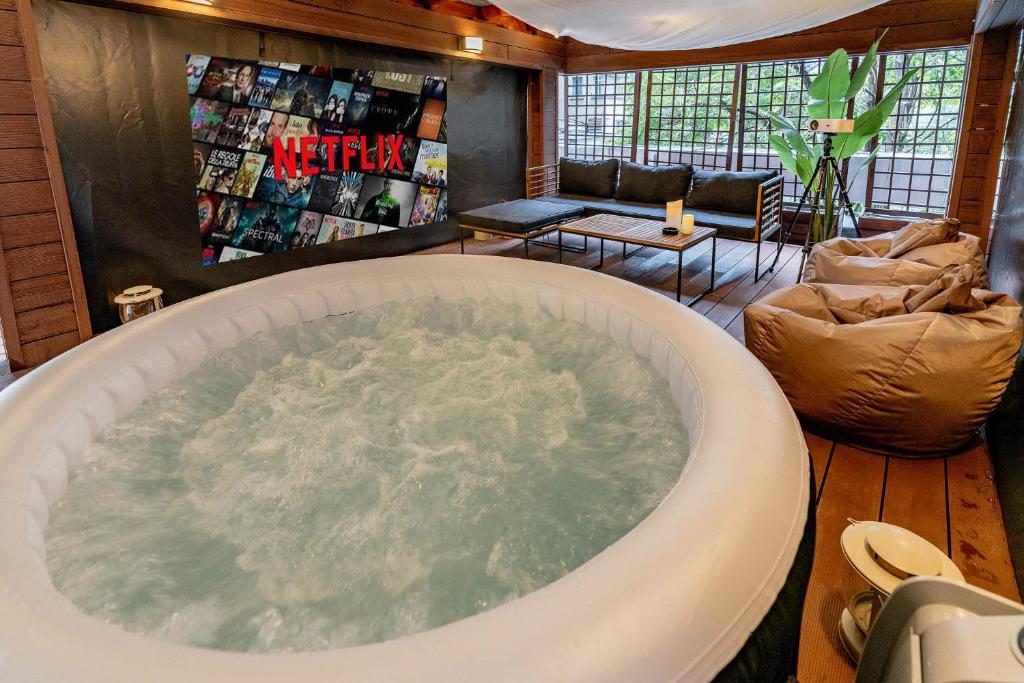 Downtown Wabi-Sabi loft Terrace&Jacuzzi Old Town, Bucharest
