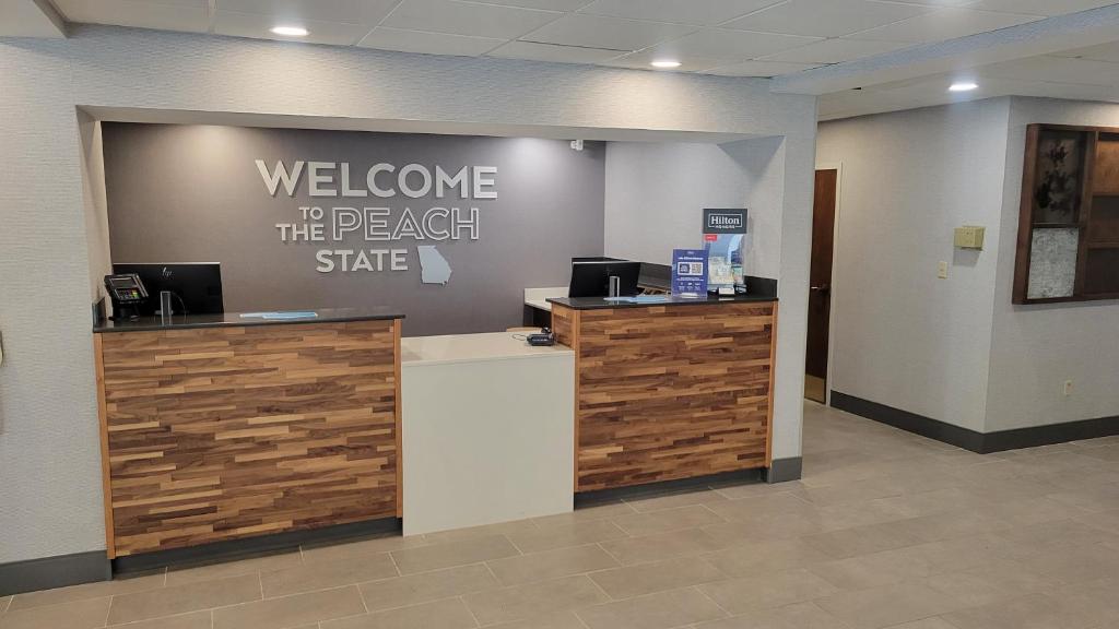 Hampton Inn Commerce image