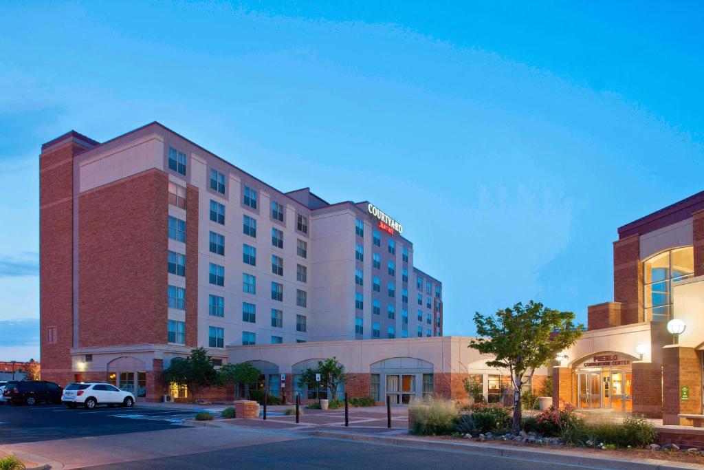 Courtyard by Marriott Pueblo Downtown image