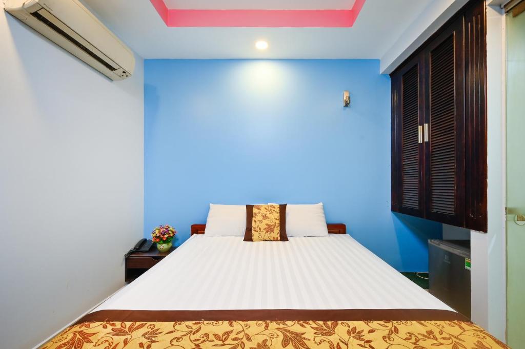 Hello Hotel - Trung Sơn