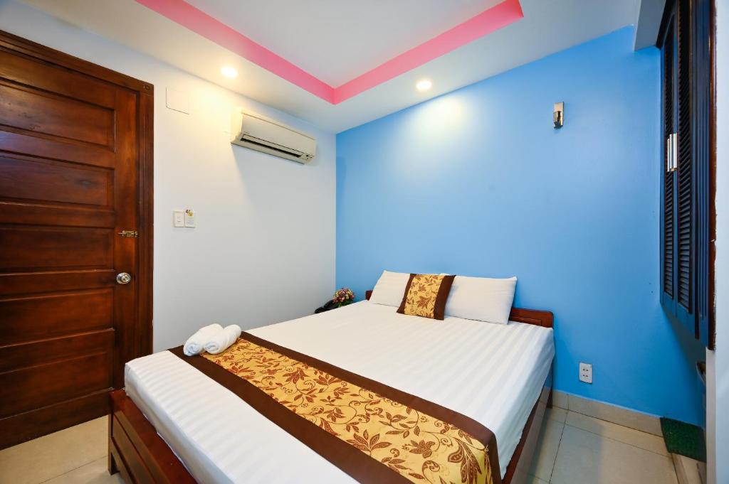 Hello Hotel - Trung Sơn