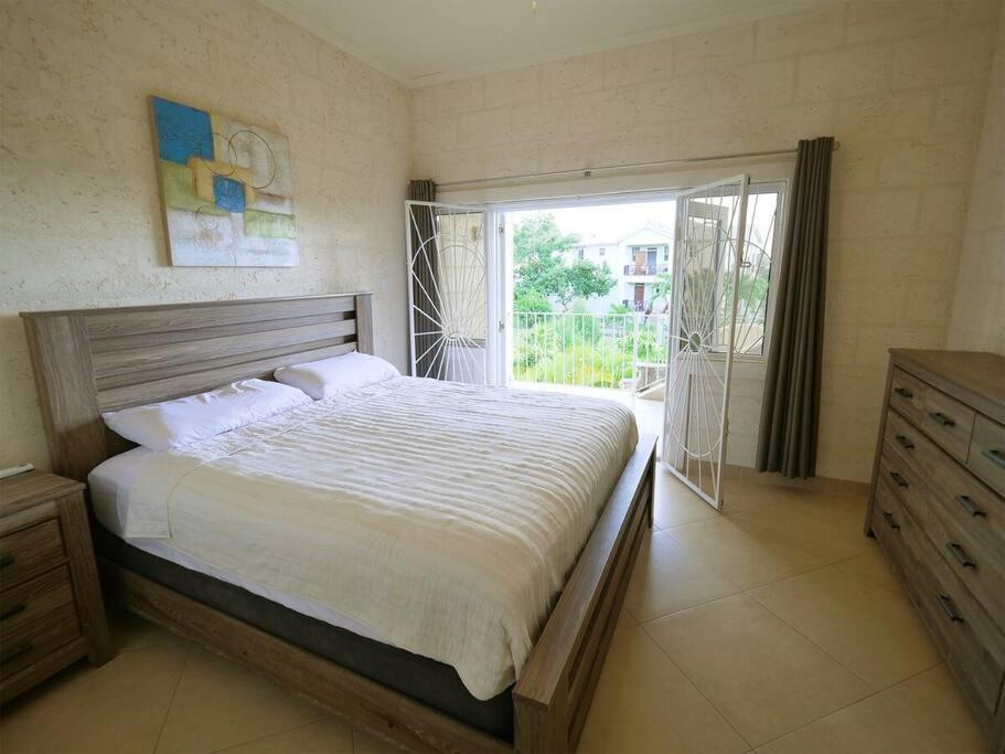Golden Acre Beach Villa-2 mins walk - Alleynes Bay photo 4