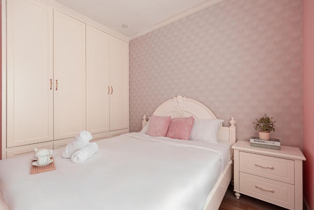 Spacious 4BR apat at Saigon Centre with pool, supermarket, view