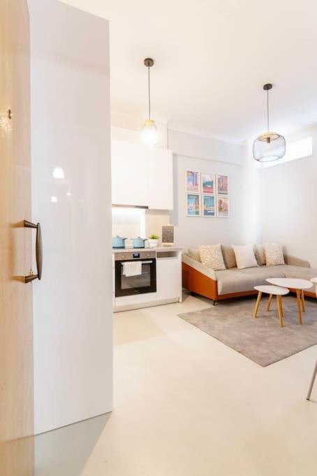 Sarah's 3bdr Apart in Athens - Tap to explore photos