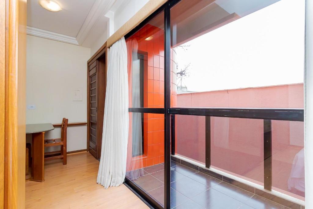 Batel Residence | Avenida do Batel | Gonzaga Stays - Tap to explore photos