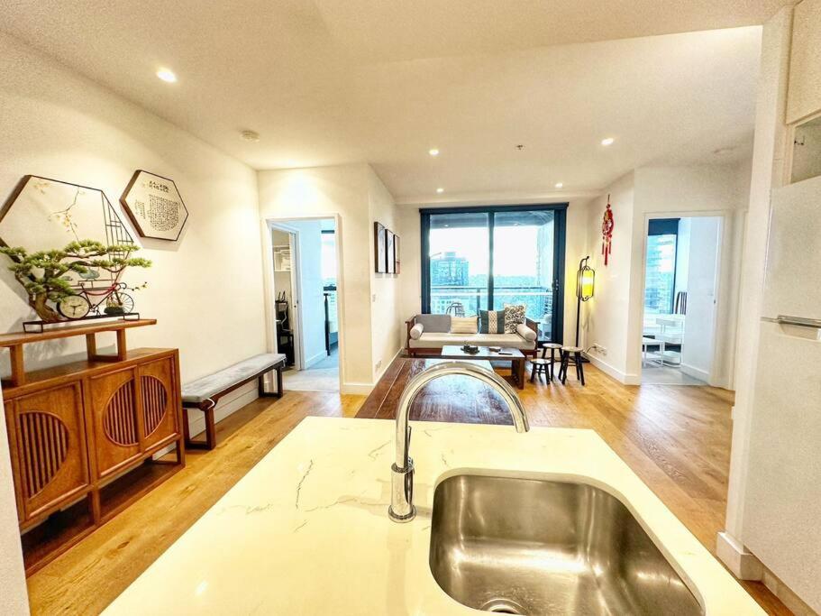 WT917 - 2BR 2BTH in heart of box hill with free park & pool photo 4