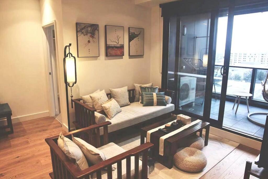 WT917 - 2BR 2BTH in heart of box hill with free park & pool photo 2