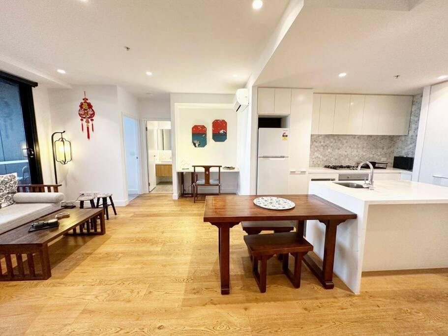 WT917 - 2BR 2BTH in heart of box hill with free park & pool photo 1